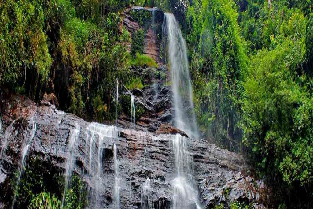 Manikya Dhara Falls- Magistic Waterfalls with a serene landscape that offers a great spot for photography and picnicking